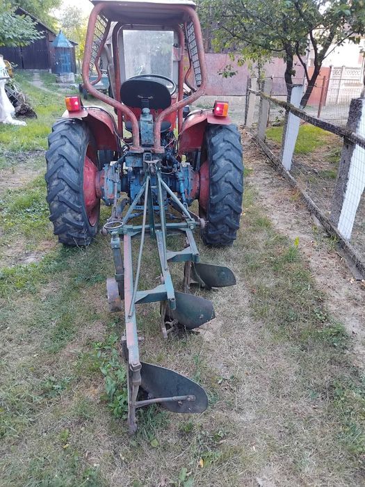 Vand tractor U 445 + plug + remorca + disc