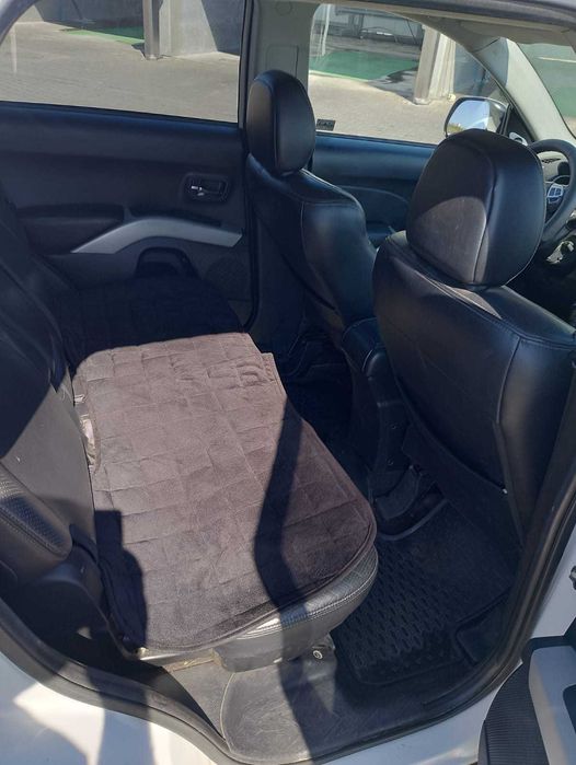 Mitsubishi Outlander 2.0 DiD, 4x4 selectibil, 7 locuri , 3900eur-neg