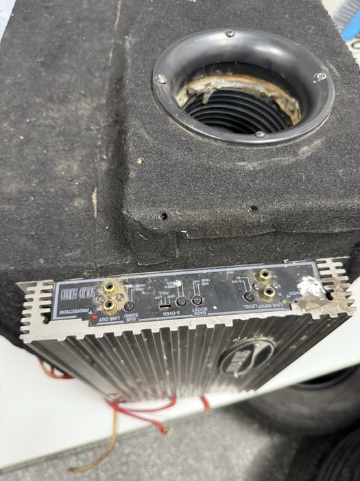 сабвуфер Alpine.