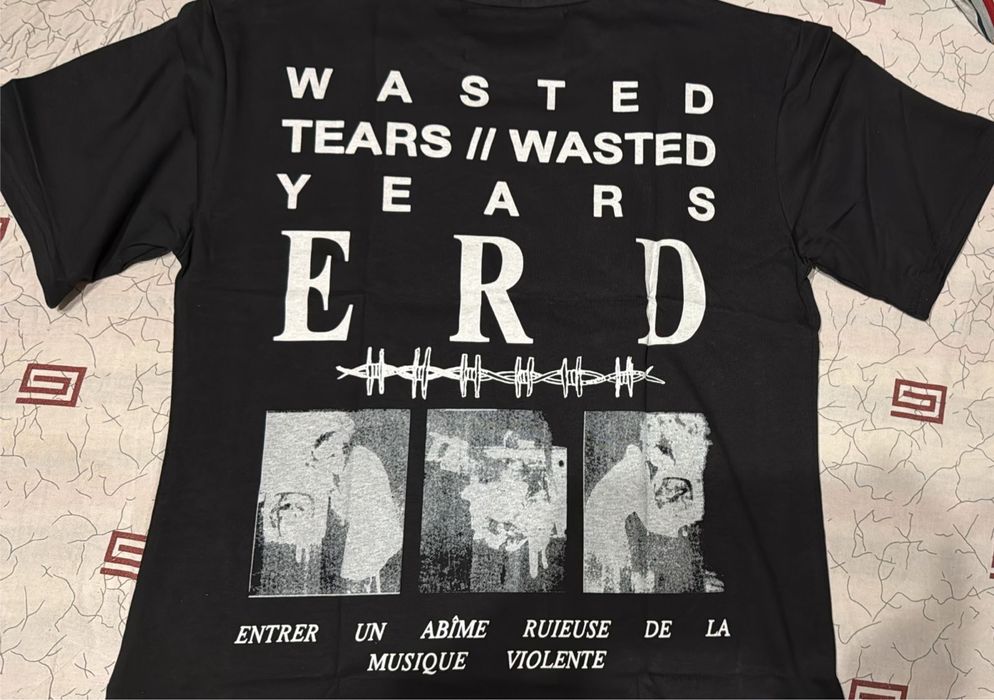 erd black t shirt
