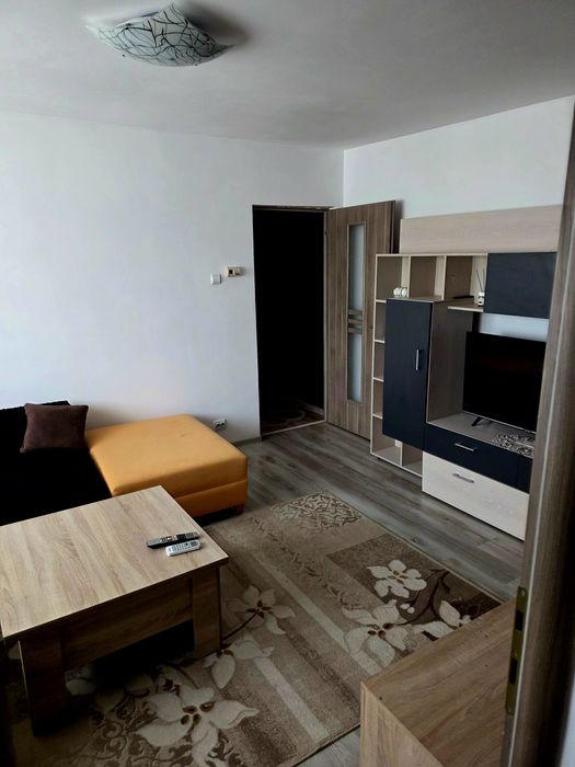 Inchiriez  apartament micro 5