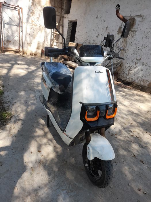 Skuter yangi 333 km yo‘l bosgan madel Realmoto RM1200D 2 Kishilik