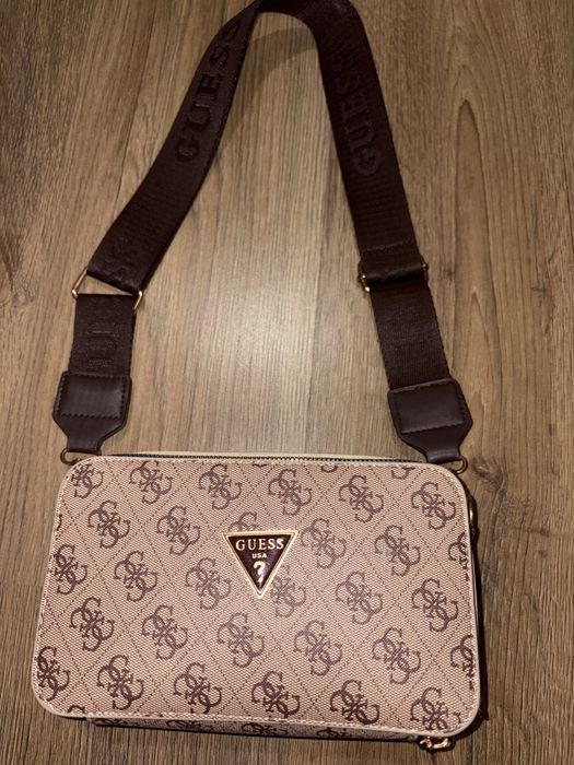 Чанта и портмоне Guess