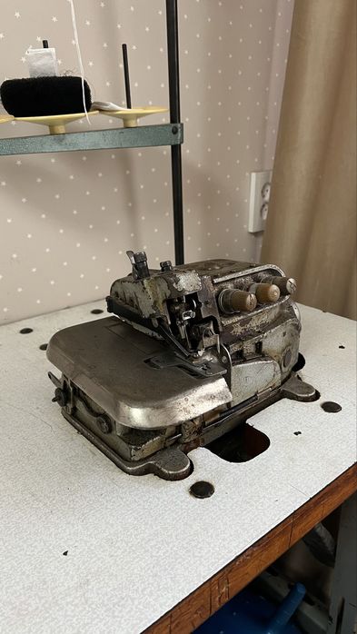 Продам оверлок советский
