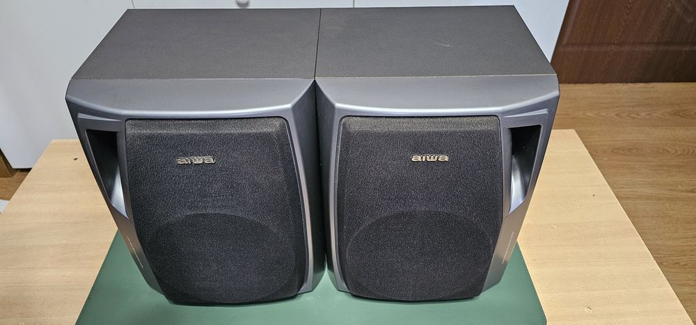 Продавам много добро състояние тонколони aiwa