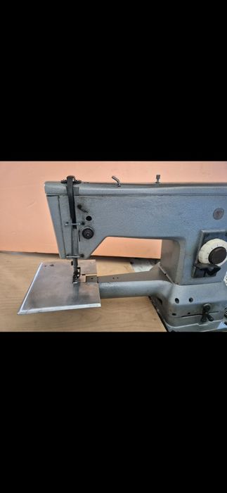 Продаю 2 швейные  машины..250кл.