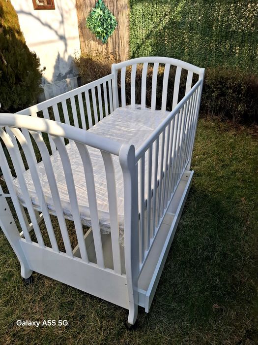 Кошара бебешка дървена с размери 130см. на 70см.