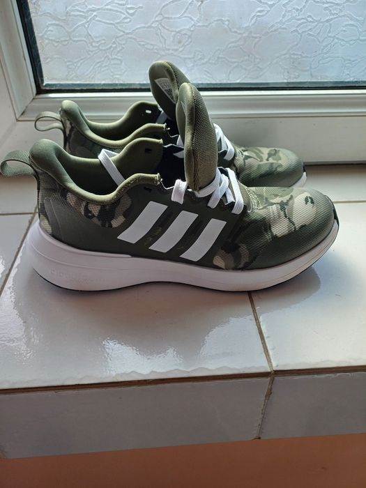 Маратонки Адидас 36,5