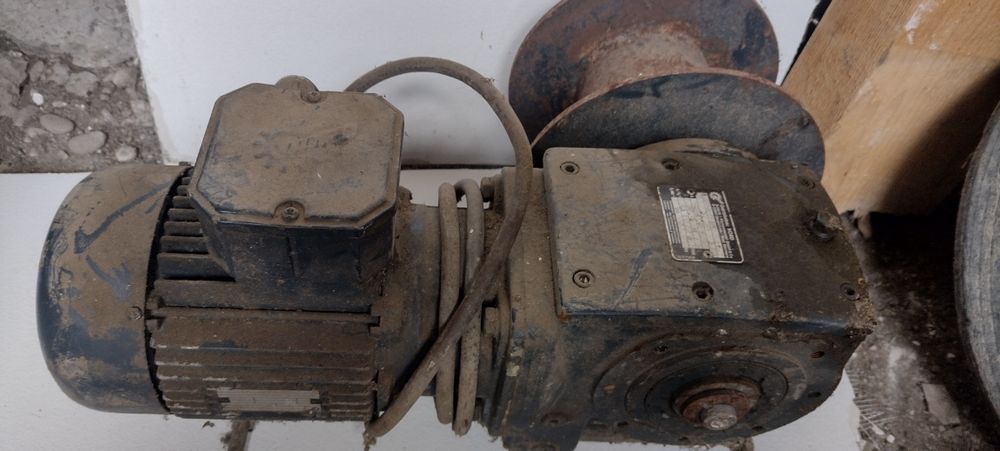 Reductor cu motor electric
