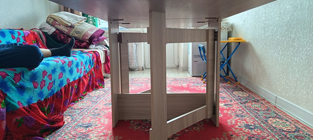 Продам стол книжка серый