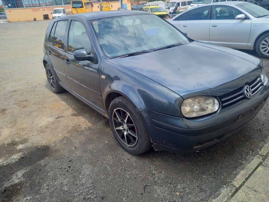 Фолксваген Голф 1.6 на части !