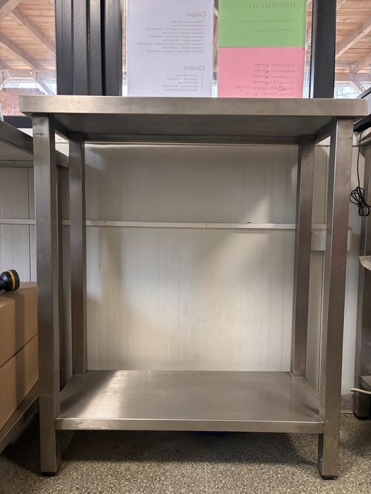 Работна маса с горен и долен плот от неръждавейка