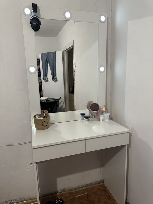 Продам салонный столик