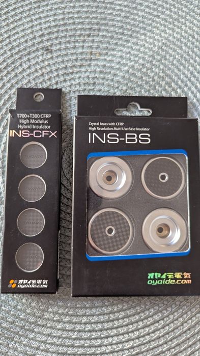 Oyaide INS-BS и Oyaide INS-CFX Base Insulator Крачета Месинг и Карбон