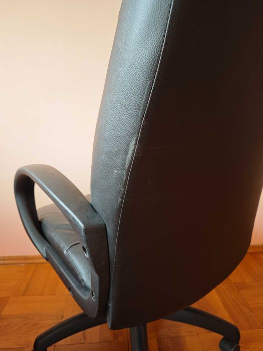 Кожен стол за офис или бюро