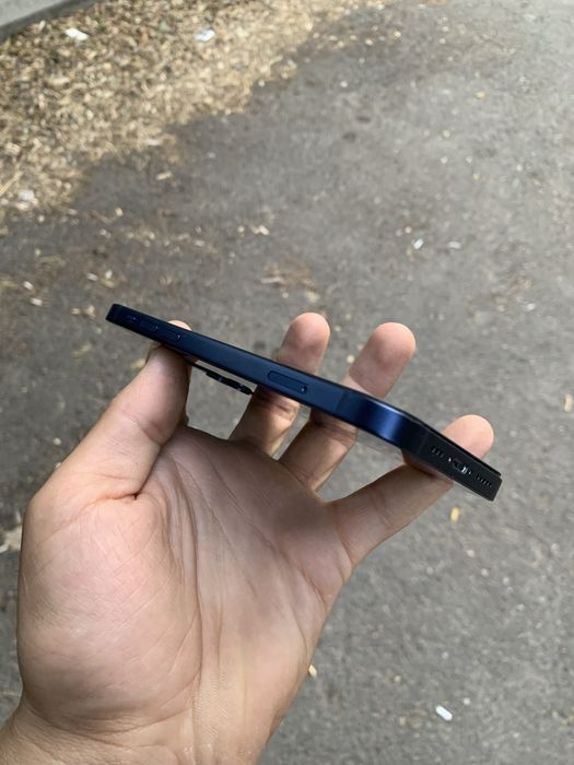 Iphone 12.          .