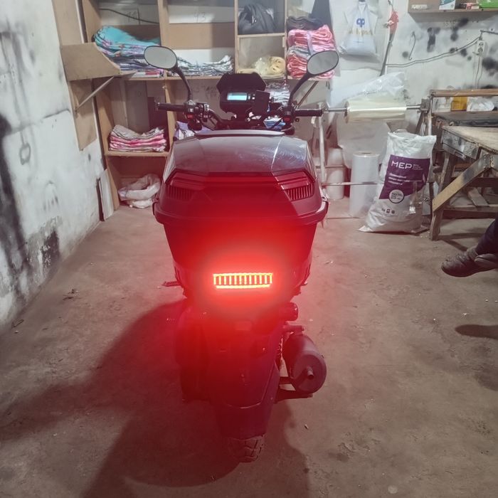 Мотоскутер сотилади