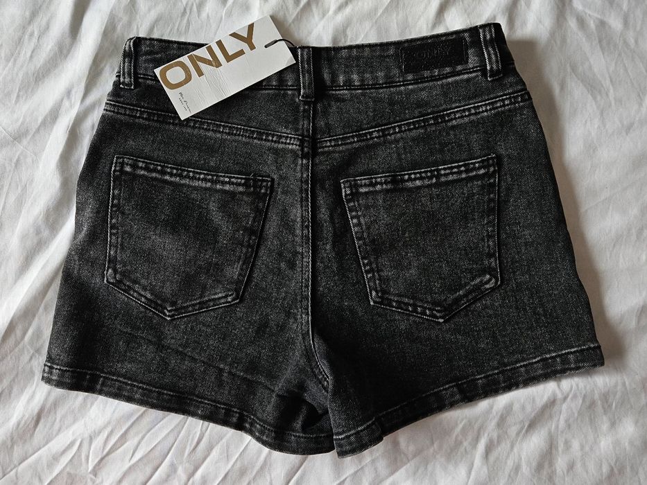 Jeans scurt denim negru spalacit ONLY, marime S, noi