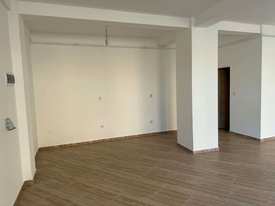 Vand spatiu comercial