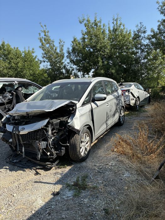 Kia carens на части