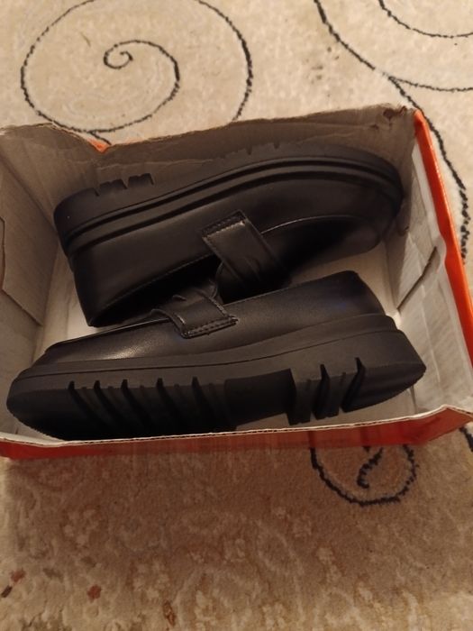 Продам детскую обувь для девочки