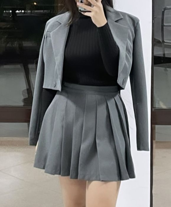 Продаю двойку(юбка+ укороченный пиджак)