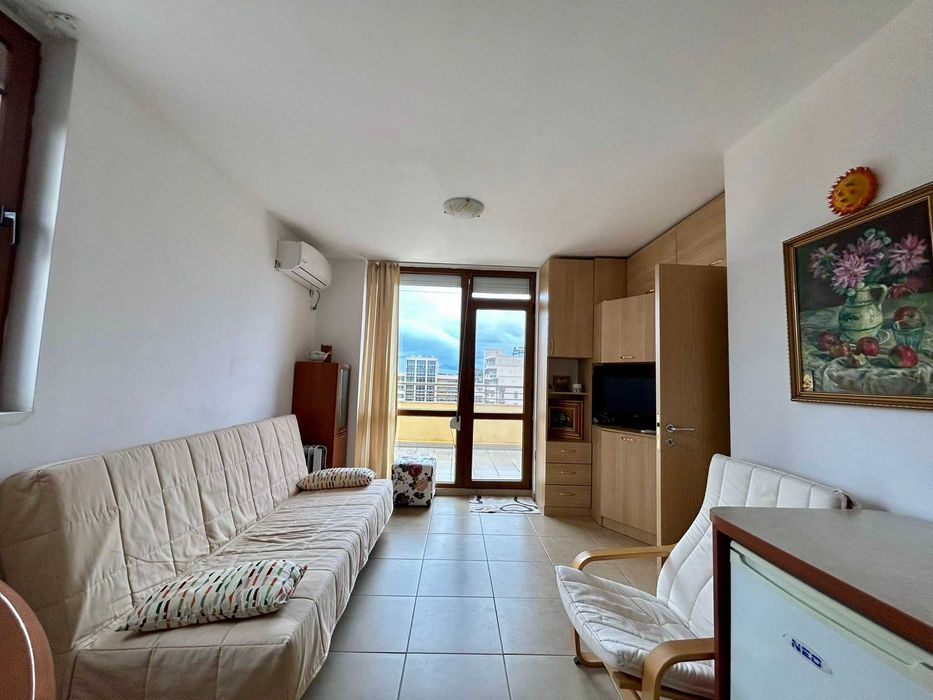 Просторен двустаен апартамент в к-с „Аштън Хол“