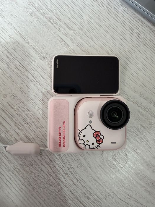 продам камеру insta 360 hello kitty