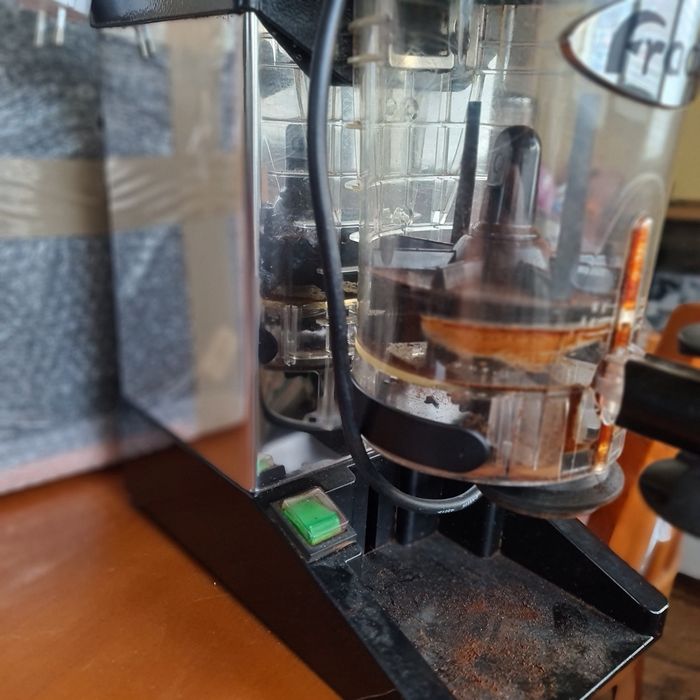 Професионална кафемелачка FRACINO