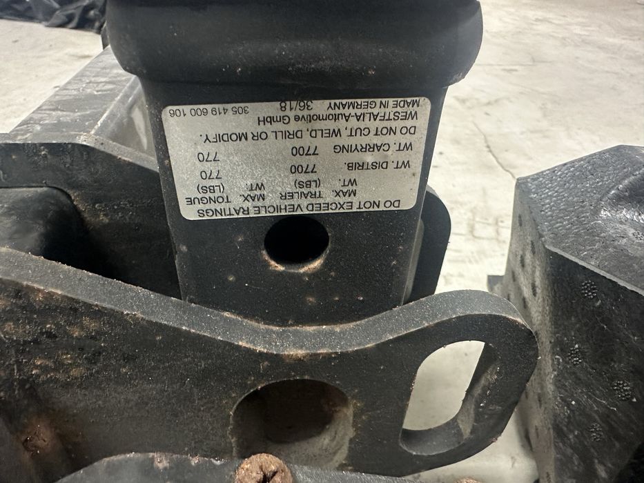 Оригинален теглич за Audi Q8