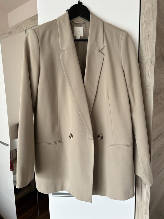Бежов оувърсайз костюм H&M