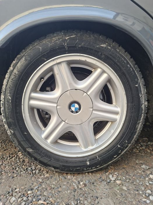 Диск вмв Е34 16 размер резина вместе