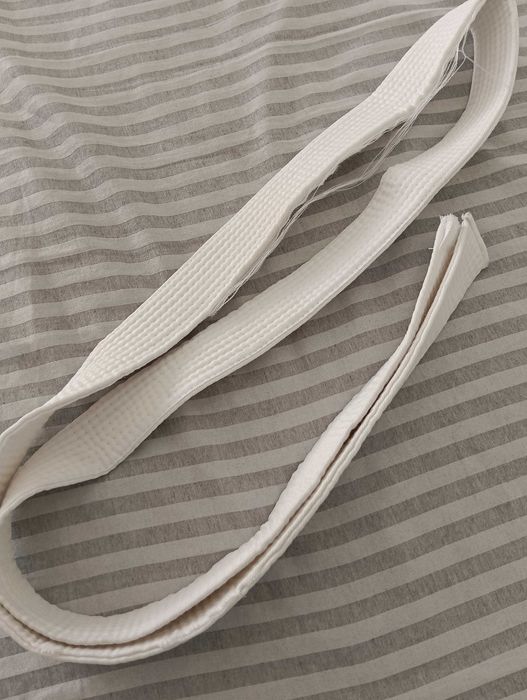 Продавам нагръдник и екип за таекуондо