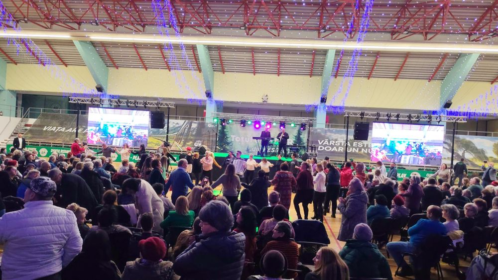 Scena completa pentru concerte, nunta, botez, zile comuna, conferinte