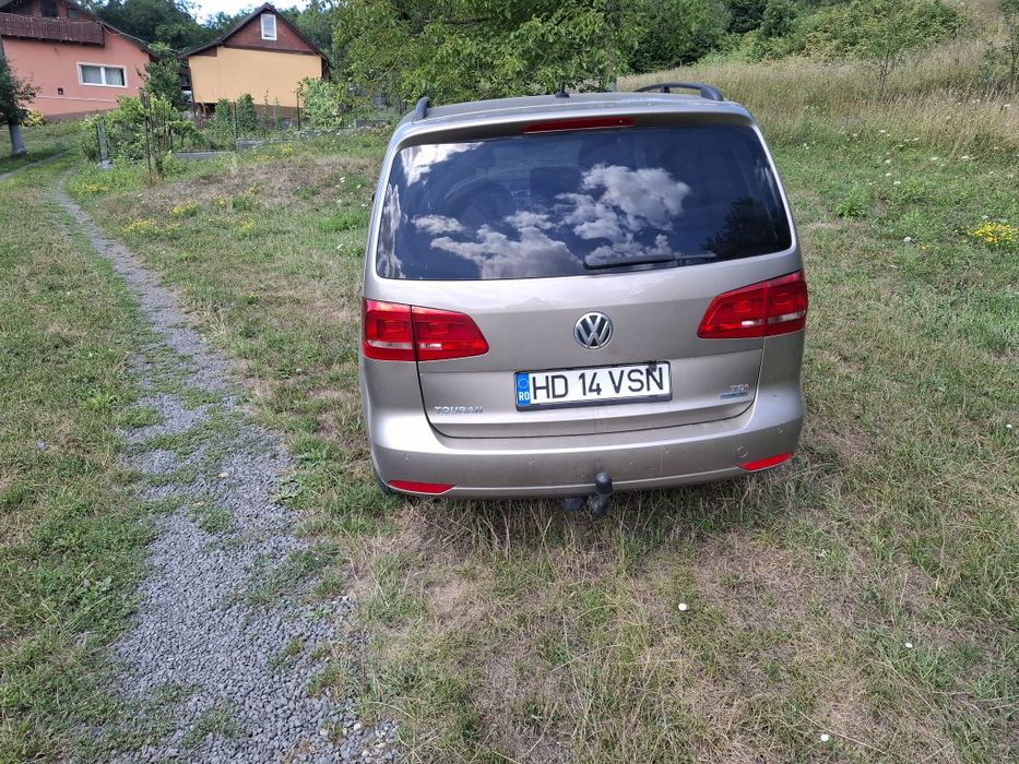 Vând vw Touran 2011