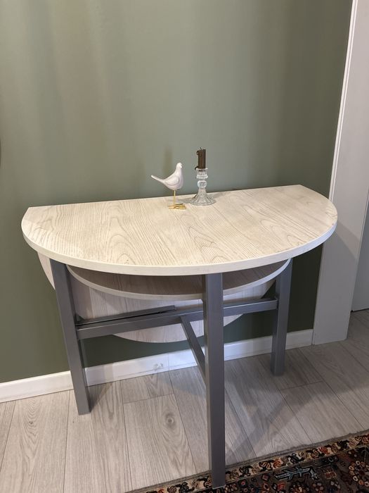 Стол раскладной ,очень удобный для маленькой,так и большой кухни