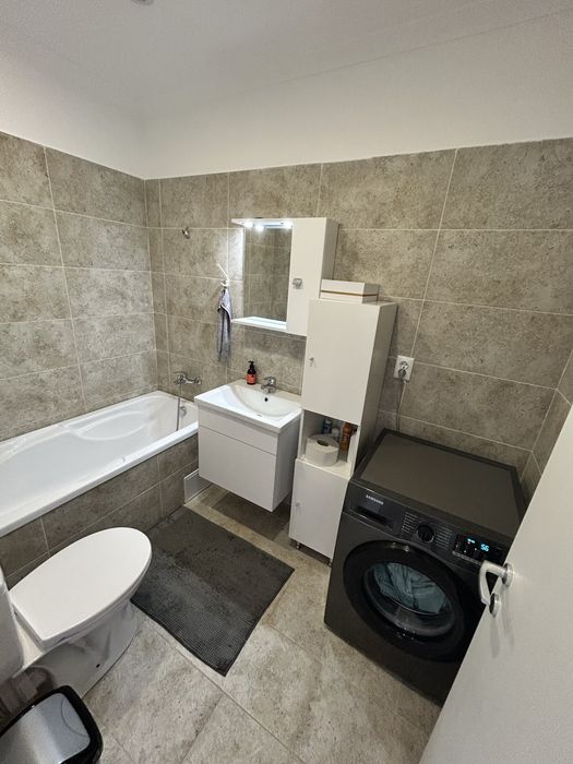 Vând apartament 3 camere – spațios, compartimentare excelentă, 2 băi și 2 balcoane închise . Avangarde City