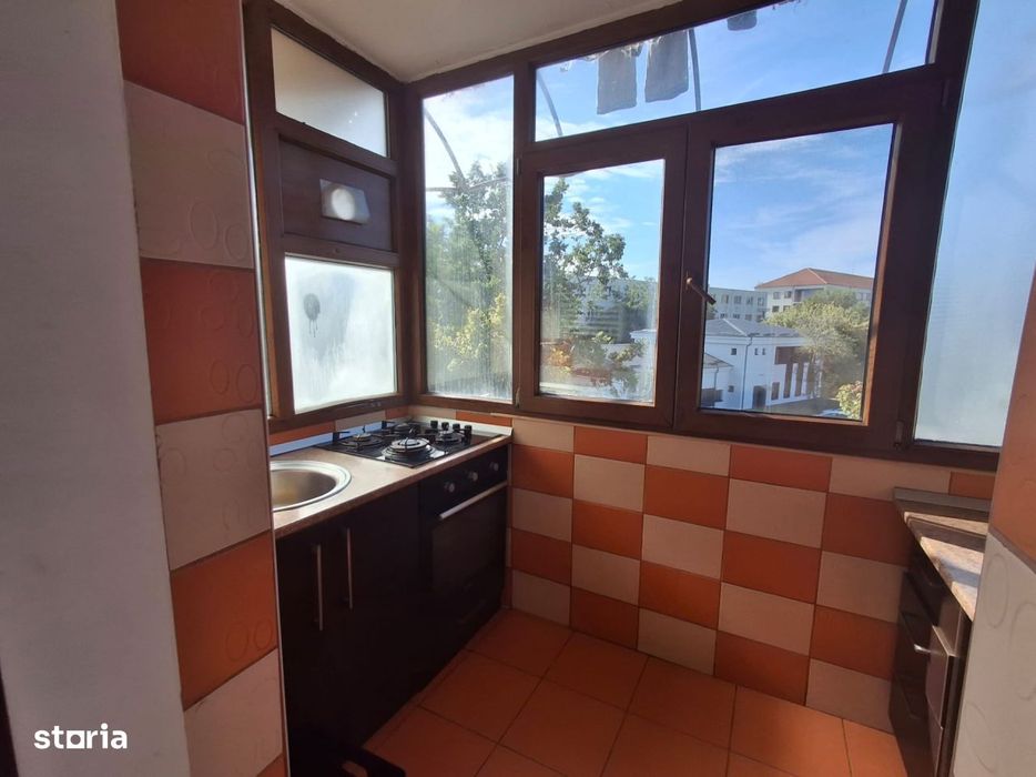 Apartament 3 camere, decomandat, de inchiriat – Str. Amaradia /Lice