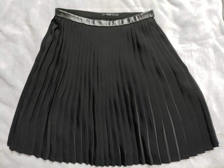 COS плисирана дамска пола 34