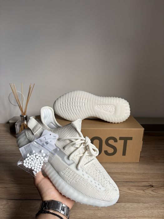 Yeezy Boost 350 Bone (Albi) - Noi cu etichetă - 41-44