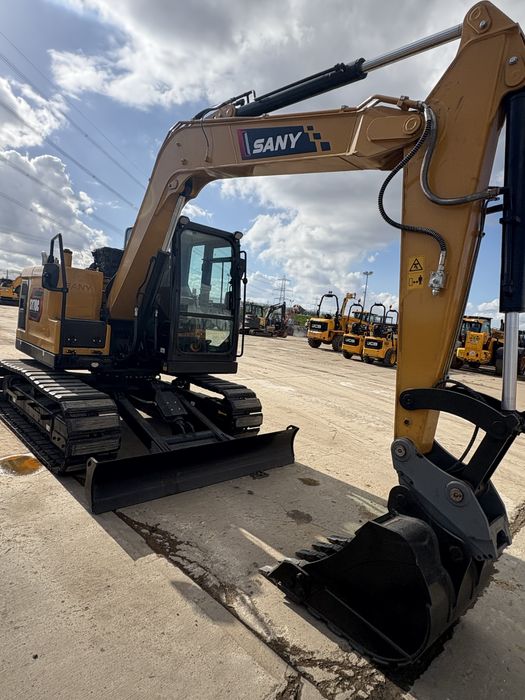 Excavtor Sany si Caterpillar   2026