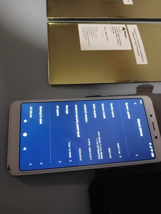 Xiaomi Redmi 6A плюс два нови стъклени протектори тефтер калъф работи