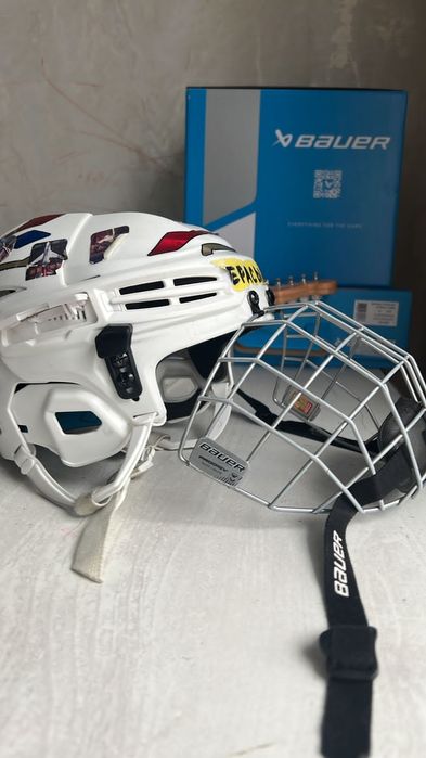 Детский хоккейный шлем