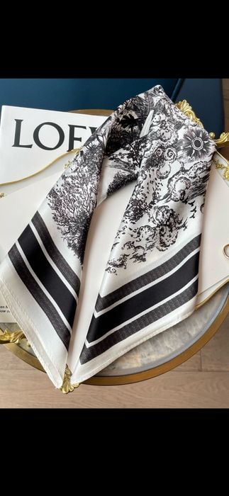 Eșarfă Christian Dior, model 2026, 100% mătase, 70x70cm