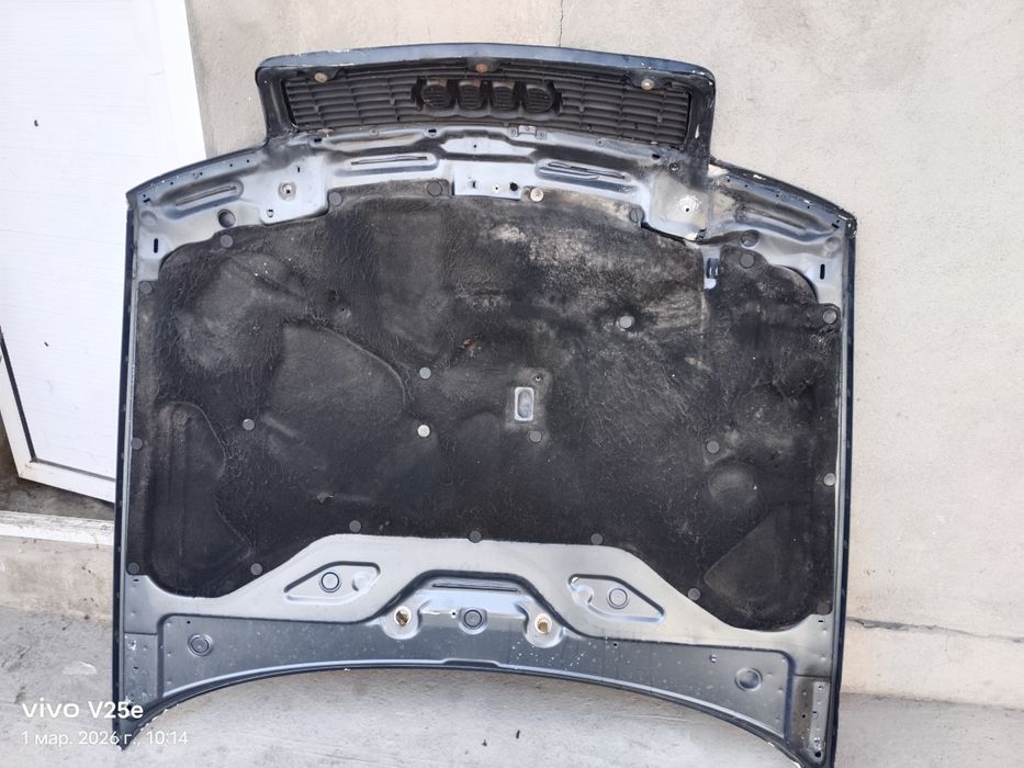 Капот на Ауди с 4