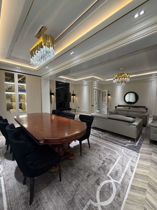 Продаётся квартира  ПОПУГАЙЧИКИ  ул. Чехова (ориентир: кафе Анор)