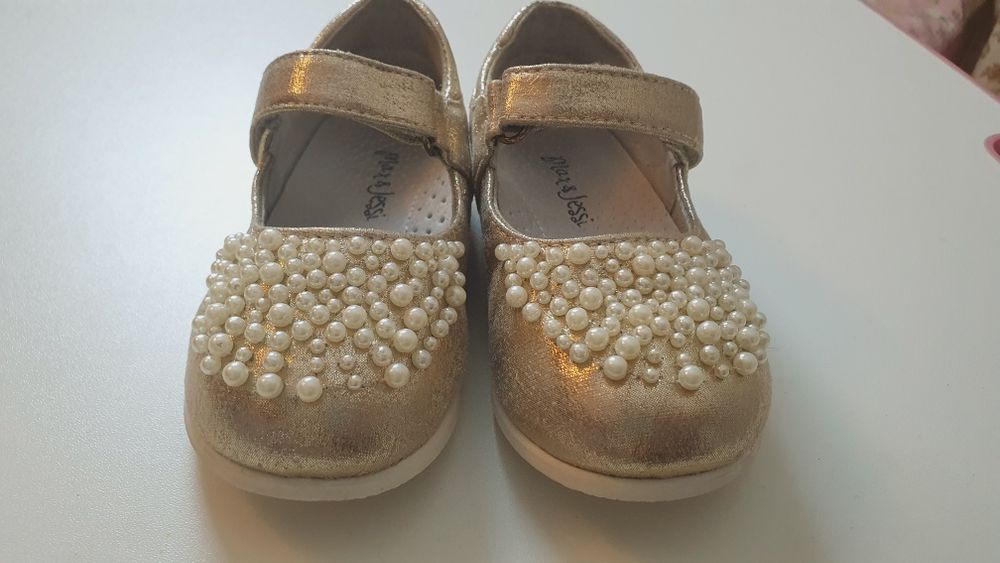 Продам туфли золотистые для девочек