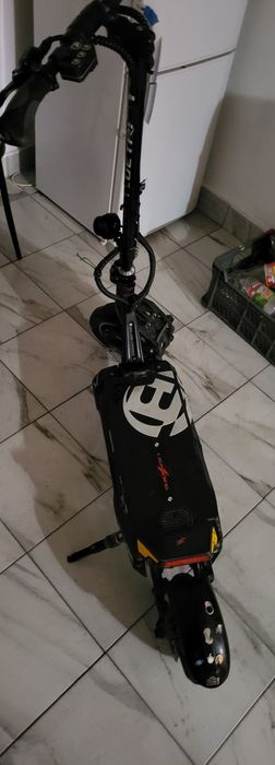 Vând trotineta dualteon bluetran linghting