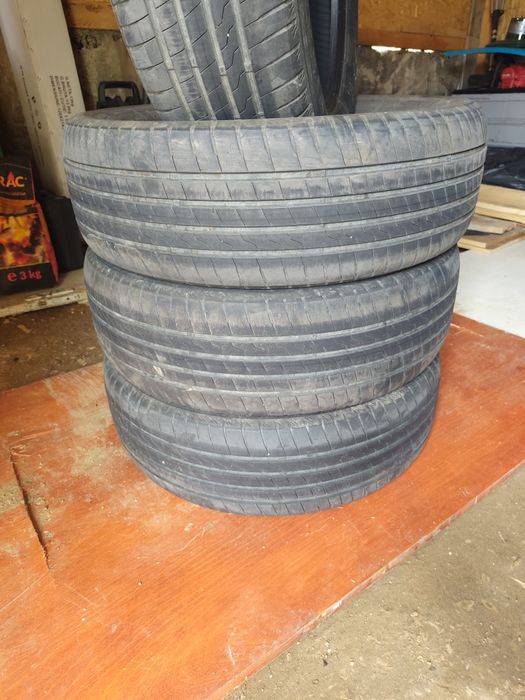 Vând cauciucuri 225/60 R18 100H vara