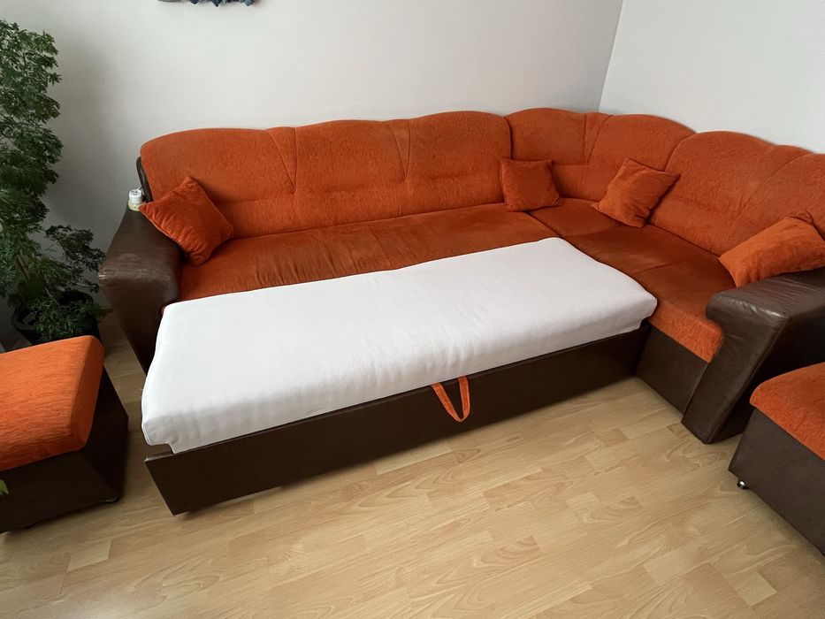 ПРОДАВАМ Холна гарнитура с ЛЕЖАНКА, функция СЪН + 2 табуретки